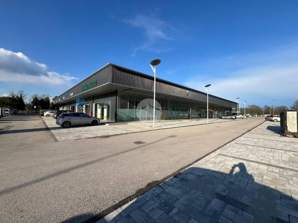 locale commerciale in affitto a Lonato del Garda