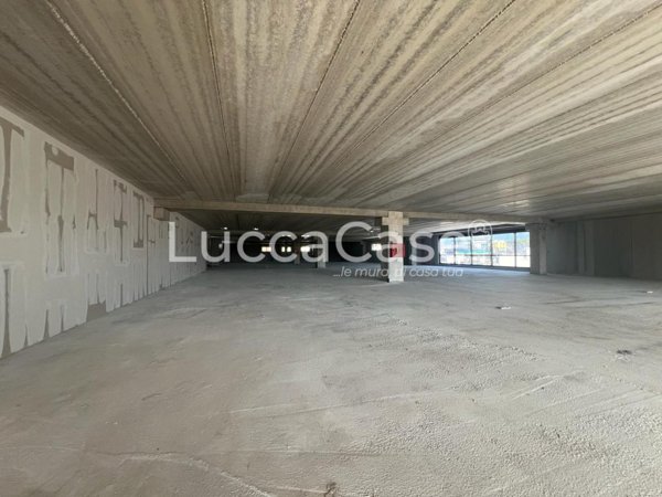 negozio in affitto a Lonato del Garda in zona Lido