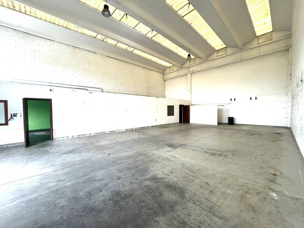 locale commerciale in affitto a Lonato del Garda