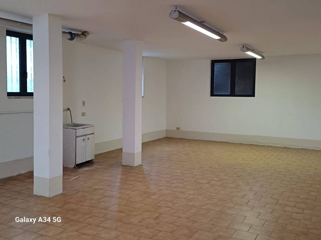 locale commerciale in affitto a Lonato del Garda