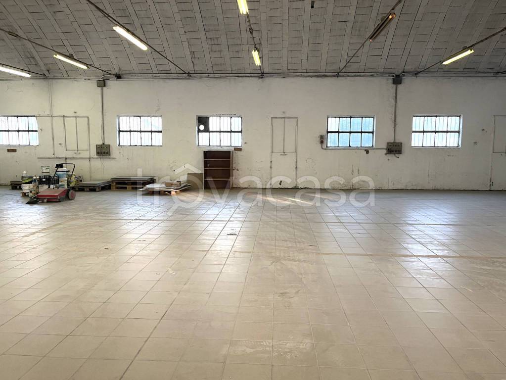 locale commerciale in affitto a Lonato del Garda