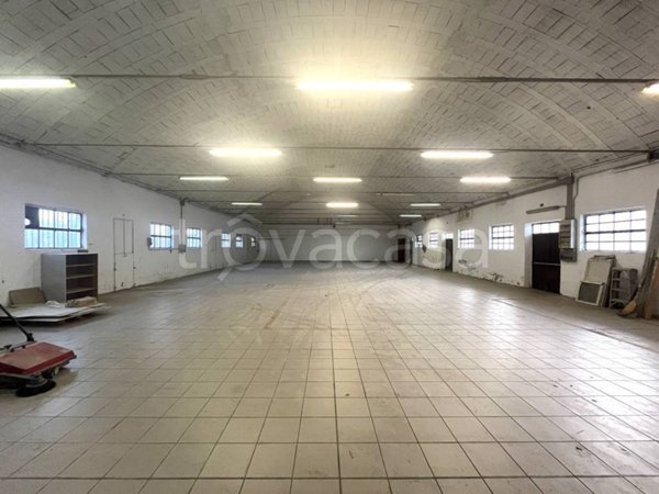 locale commerciale in affitto a Lonato del Garda