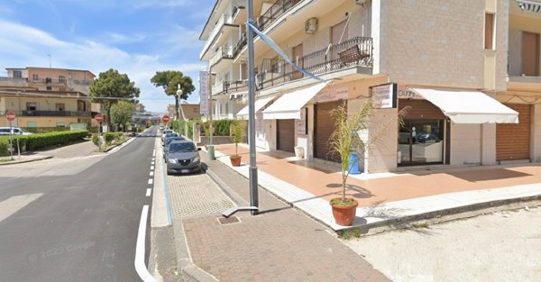 negozio in affitto a Lonato del Garda in zona Lido