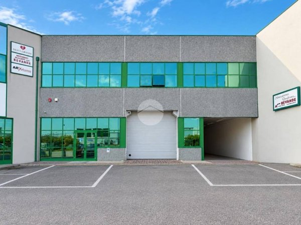 locale commerciale in affitto a Lonato del Garda