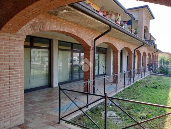 negozio in affitto a Maclodio
