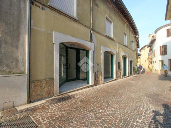 negozio in affitto a Manerba del Garda in zona Solarolo
