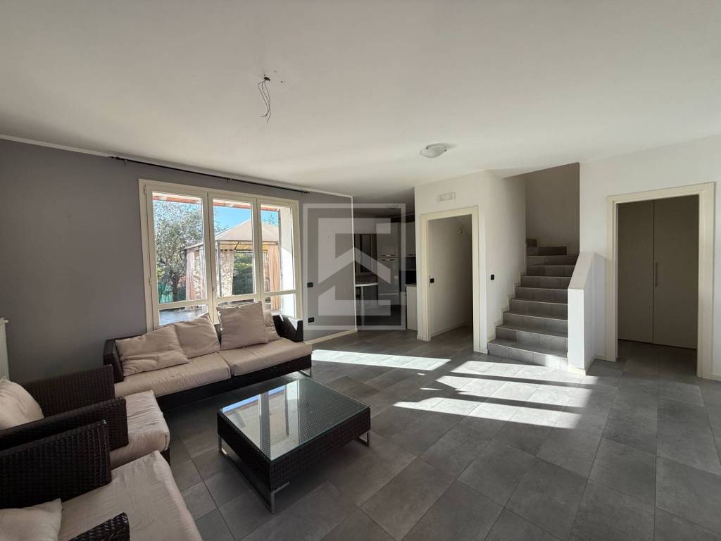 casa indipendente in affitto a Manerba del Garda in zona Solarolo