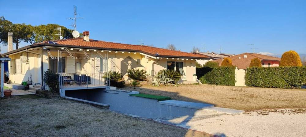 casa indipendente in affitto a Manerba del Garda