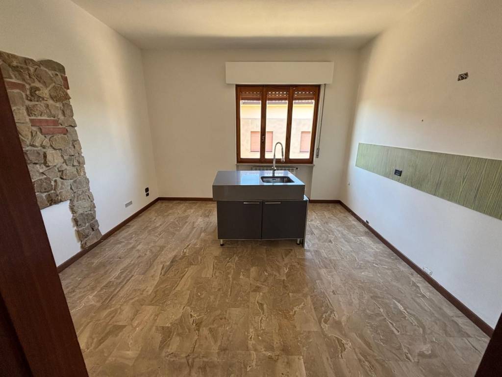 ufficio in affitto a Manerba del Garda in zona Crociale