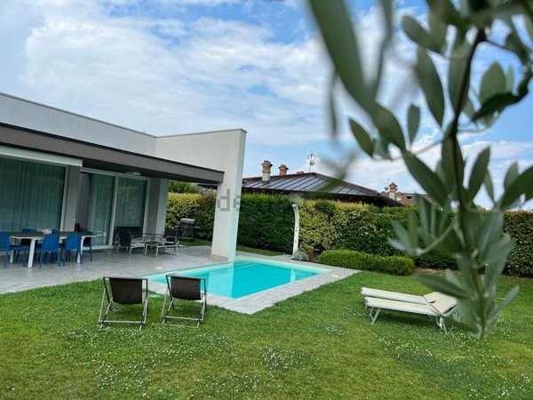 casa indipendente in affitto a Manerba del Garda in zona Pieve Vecchia