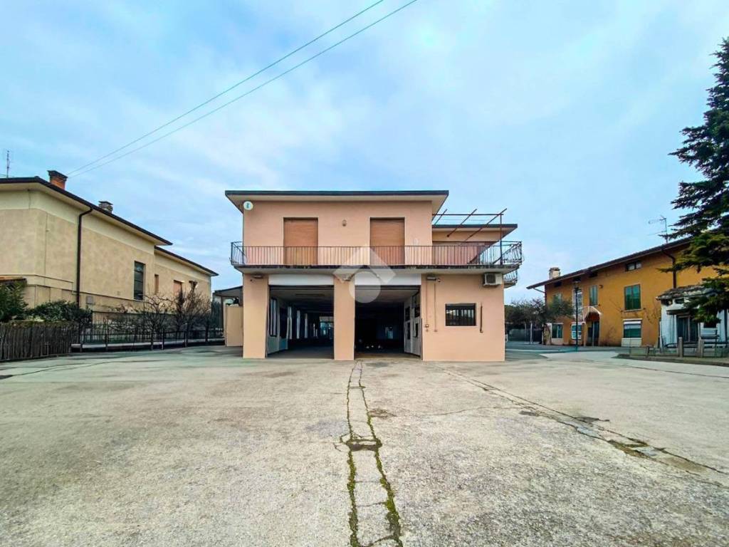 ufficio in affitto a Manerba del Garda in zona Crociale