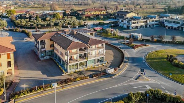 negozio in affitto a Manerba del Garda in zona Crociale