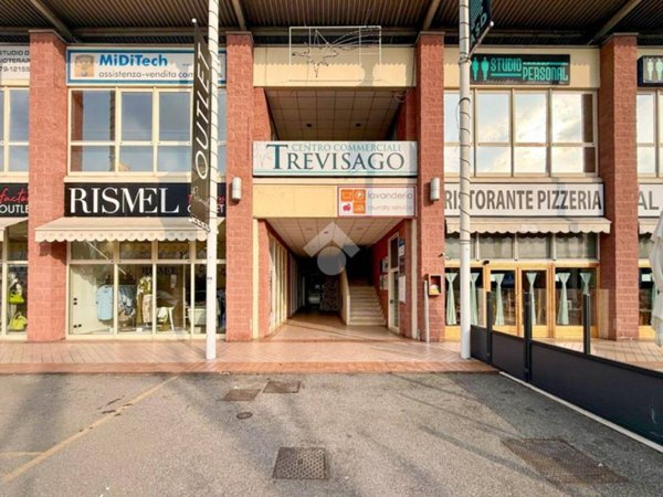 negozio in affitto a Manerba del Garda in zona Crociale