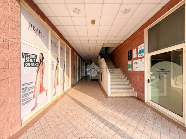 ufficio in affitto a Manerba del Garda in zona Crociale