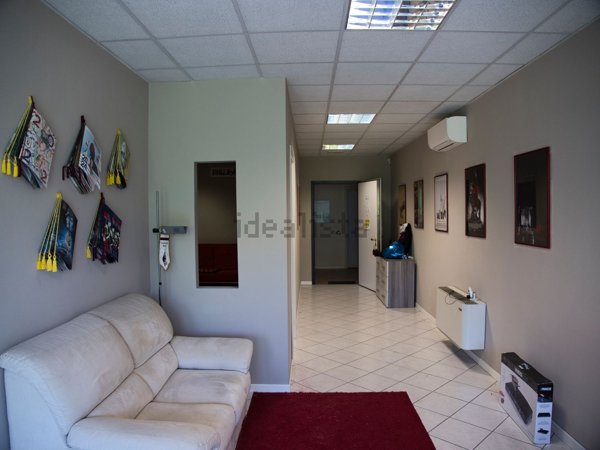 ufficio in affitto a Manerba del Garda in zona Crociale