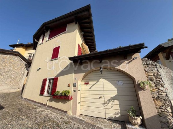 casa indipendente in affitto a Manerba del Garda in zona Montinelle