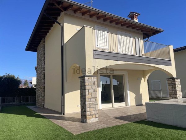 casa indipendente in affitto a Manerba del Garda in zona Solarolo
