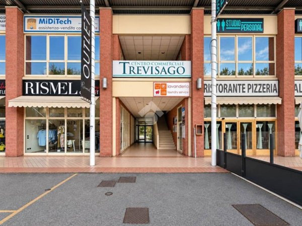 negozio in affitto a Manerba del Garda in zona Crociale