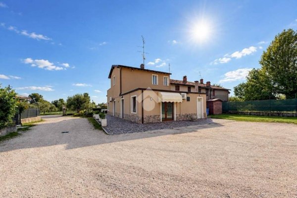 negozio in affitto a Manerba del Garda in zona Balbiana