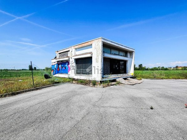 locale commerciale in affitto a Manerbio