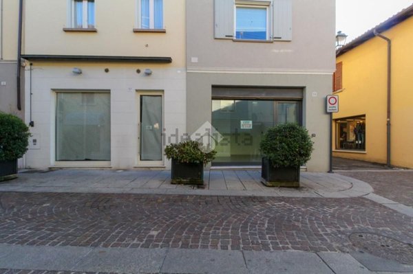 locale commerciale in affitto a Manerbio