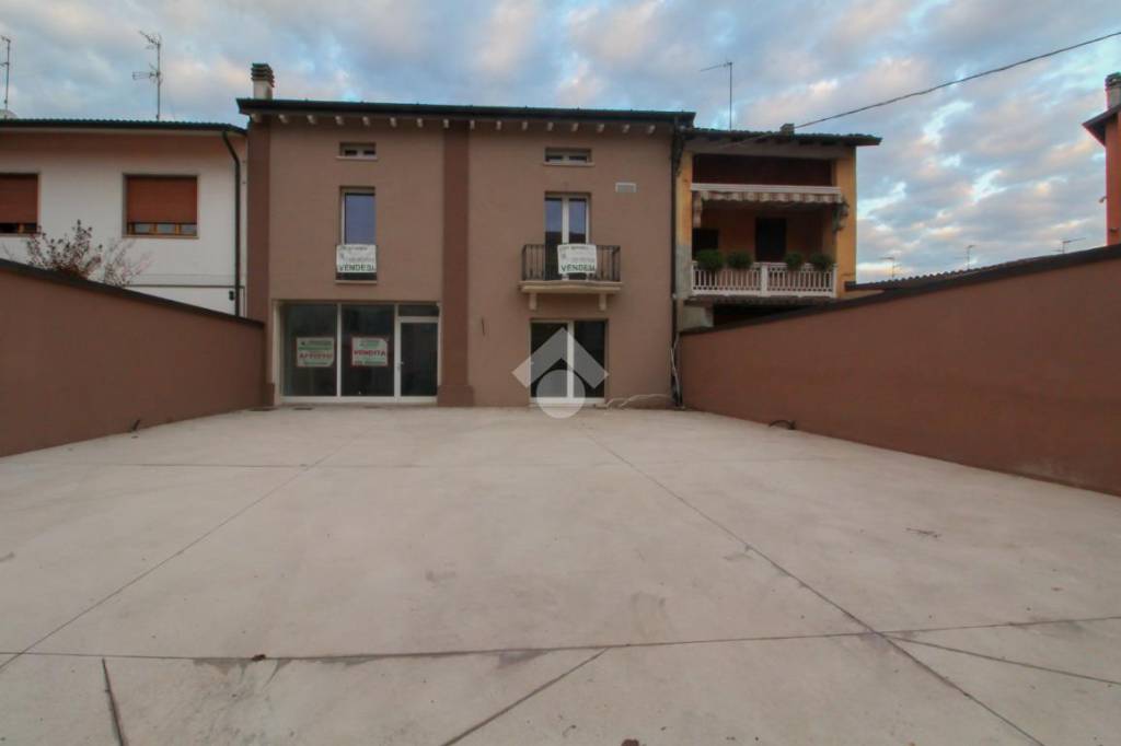 negozio in affitto a Manerbio