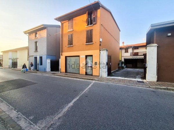 locale commerciale in affitto a Manerbio