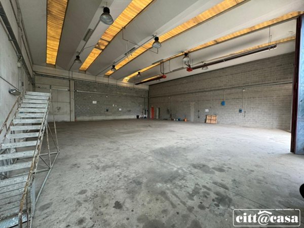 locale commerciale in affitto a Cavagnolo