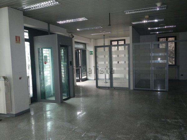 locale commerciale in affitto a Marcheno