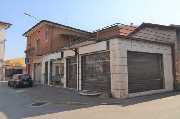 negozio in affitto a Mazzano in zona Ciliverghe
