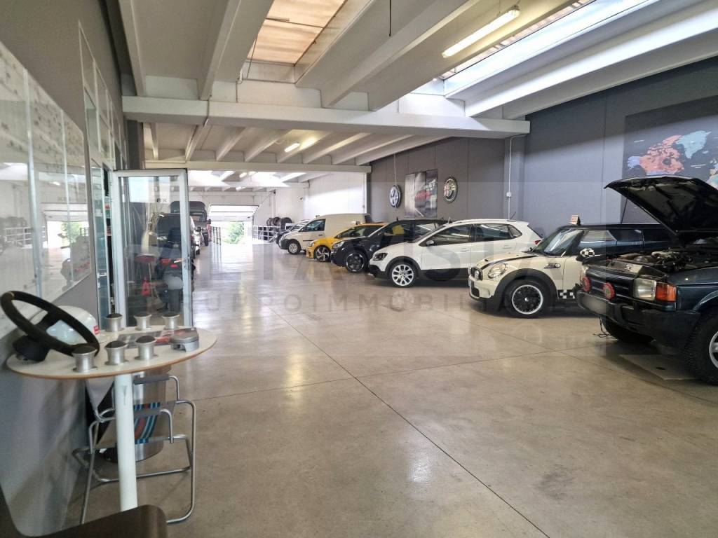 locale commerciale in affitto a Mazzano