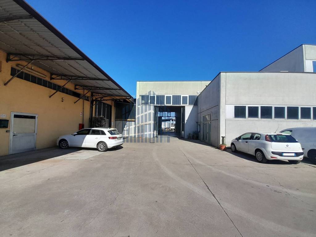 locale commerciale in affitto a Mazzano