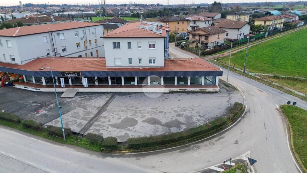 negozio in affitto a Mazzano in zona Molinetto