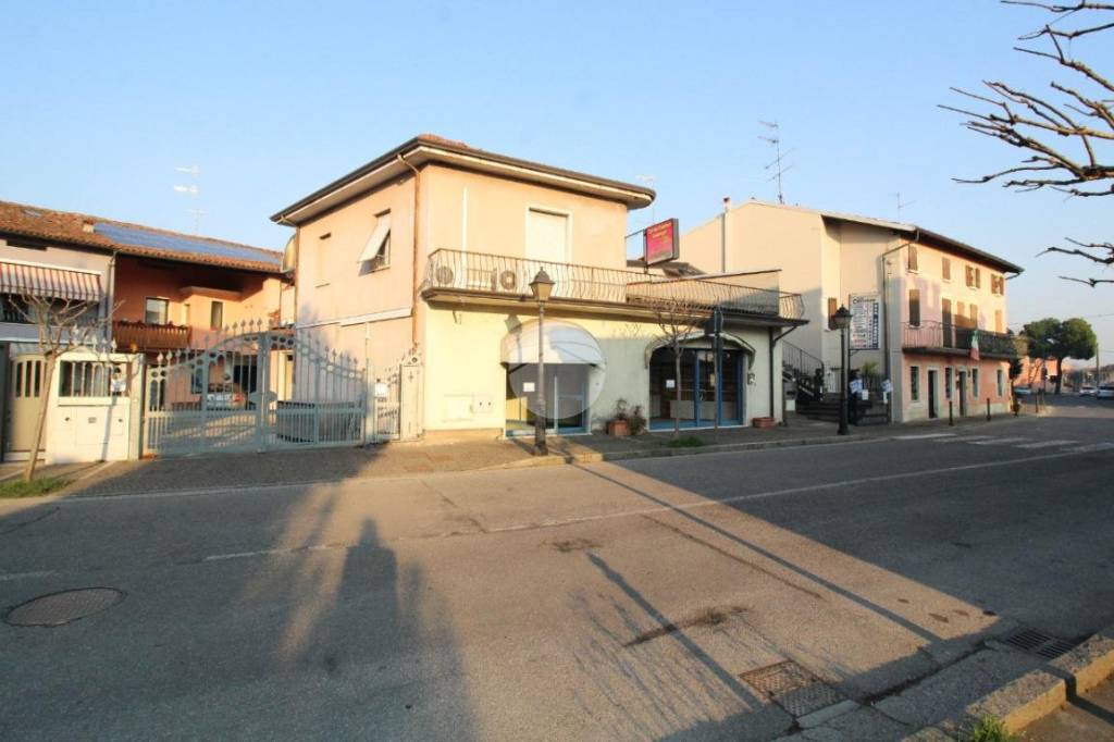 negozio in affitto a Mazzano in zona Molinetto