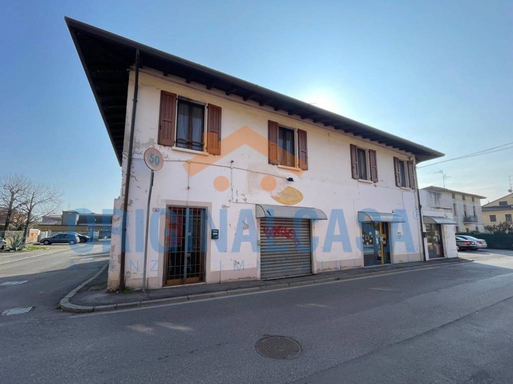 negozio in affitto a Mazzano in zona Molinetto