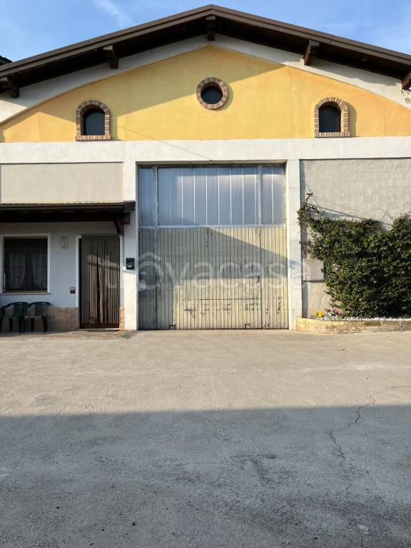 locale commerciale in affitto a Montichiari in zona Rò
