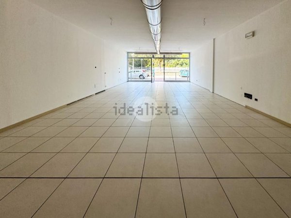 locale commerciale in affitto a Montichiari