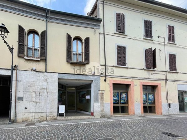 locale commerciale in affitto a Montichiari
