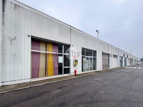 locale commerciale in affitto a Montichiari