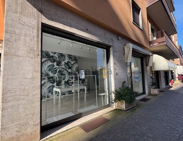 negozio in affitto a Montichiari in zona Centro Storico