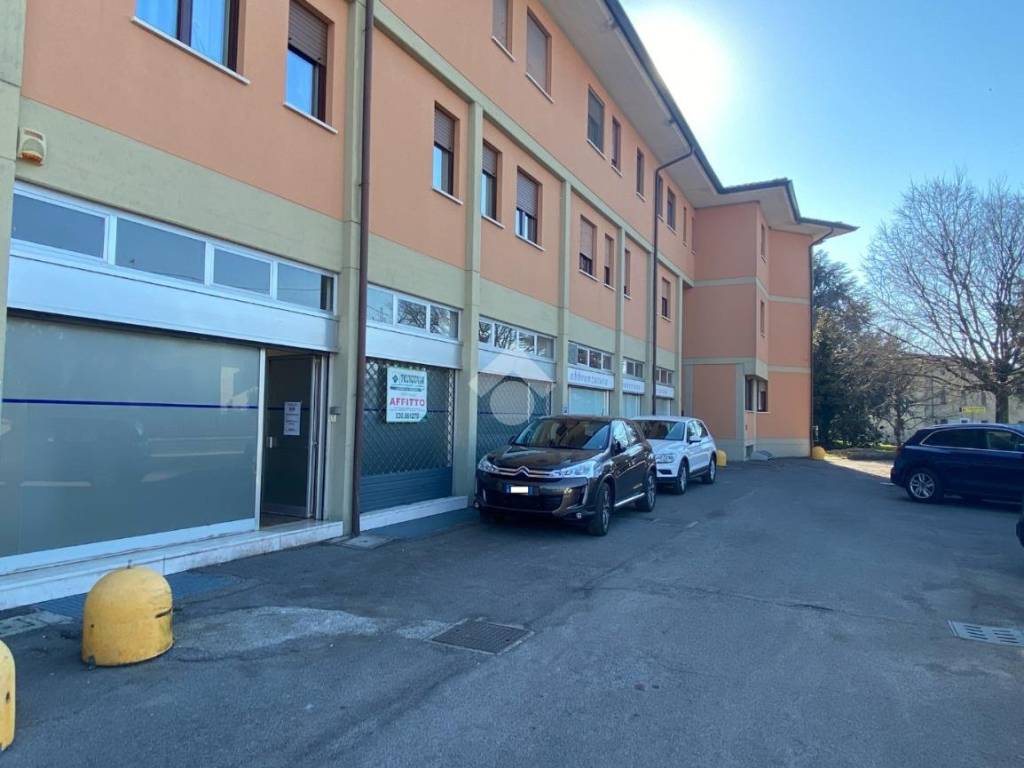 negozio in affitto a Montichiari in zona Centro Storico