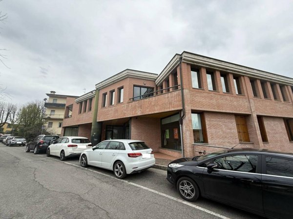ufficio in affitto a Montichiari in zona Rò