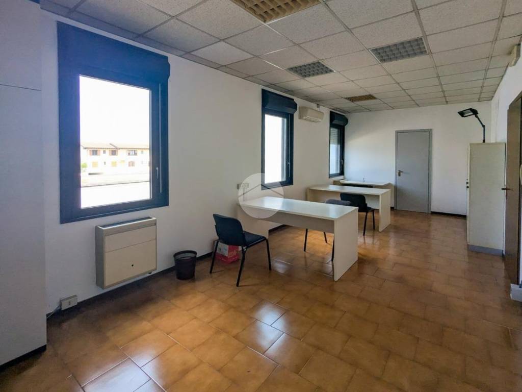 ufficio in affitto a Montichiari in zona Rò