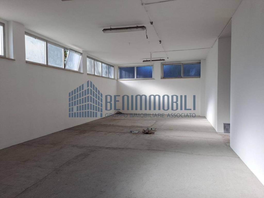 locale commerciale in affitto a Montichiari in zona Rò