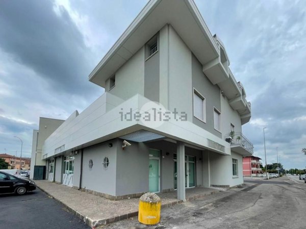 locale commerciale in affitto a Montichiari