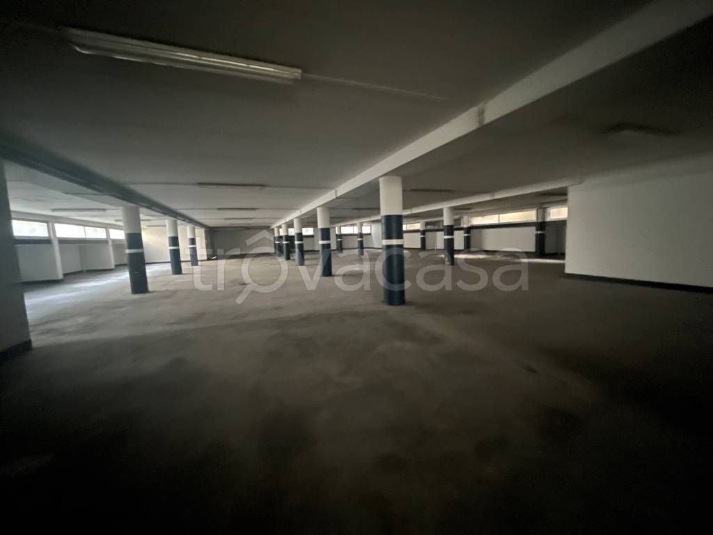 locale commerciale in affitto a Montichiari