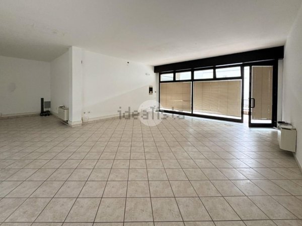 locale commerciale in affitto a Montichiari