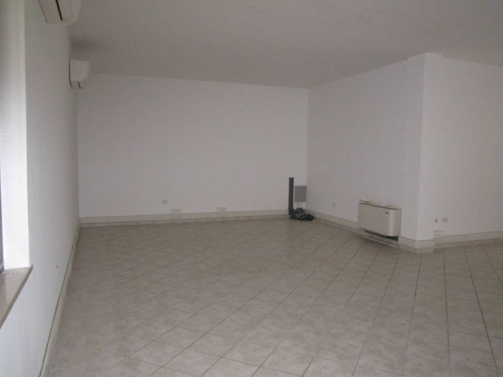 ufficio in affitto a Montichiari in zona Rò