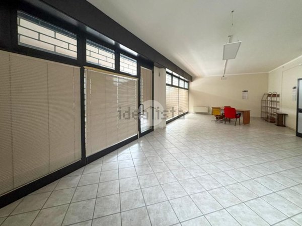 locale commerciale in affitto a Montichiari