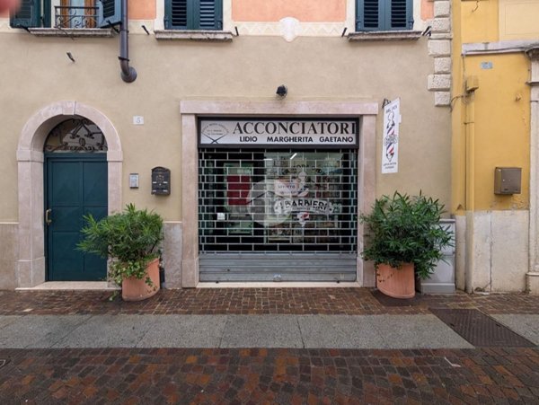 locale commerciale in affitto a Montichiari